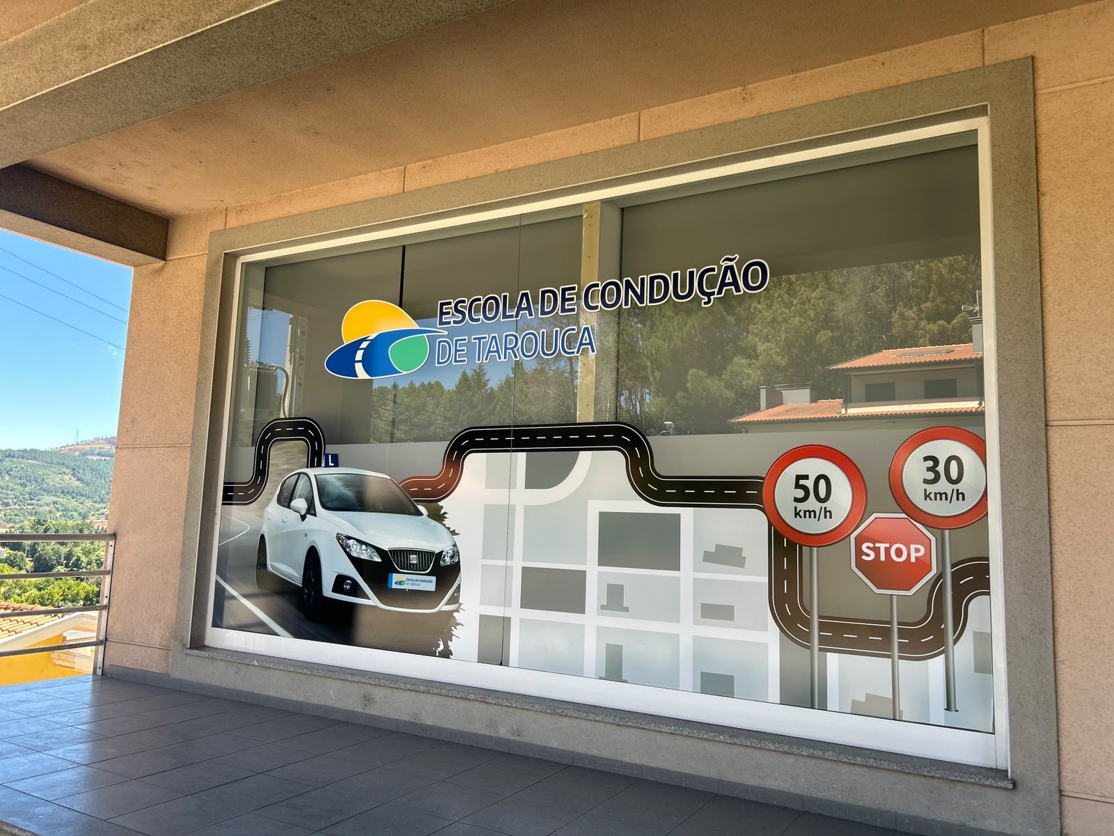 Fachada da Escola de Condução Tarouca