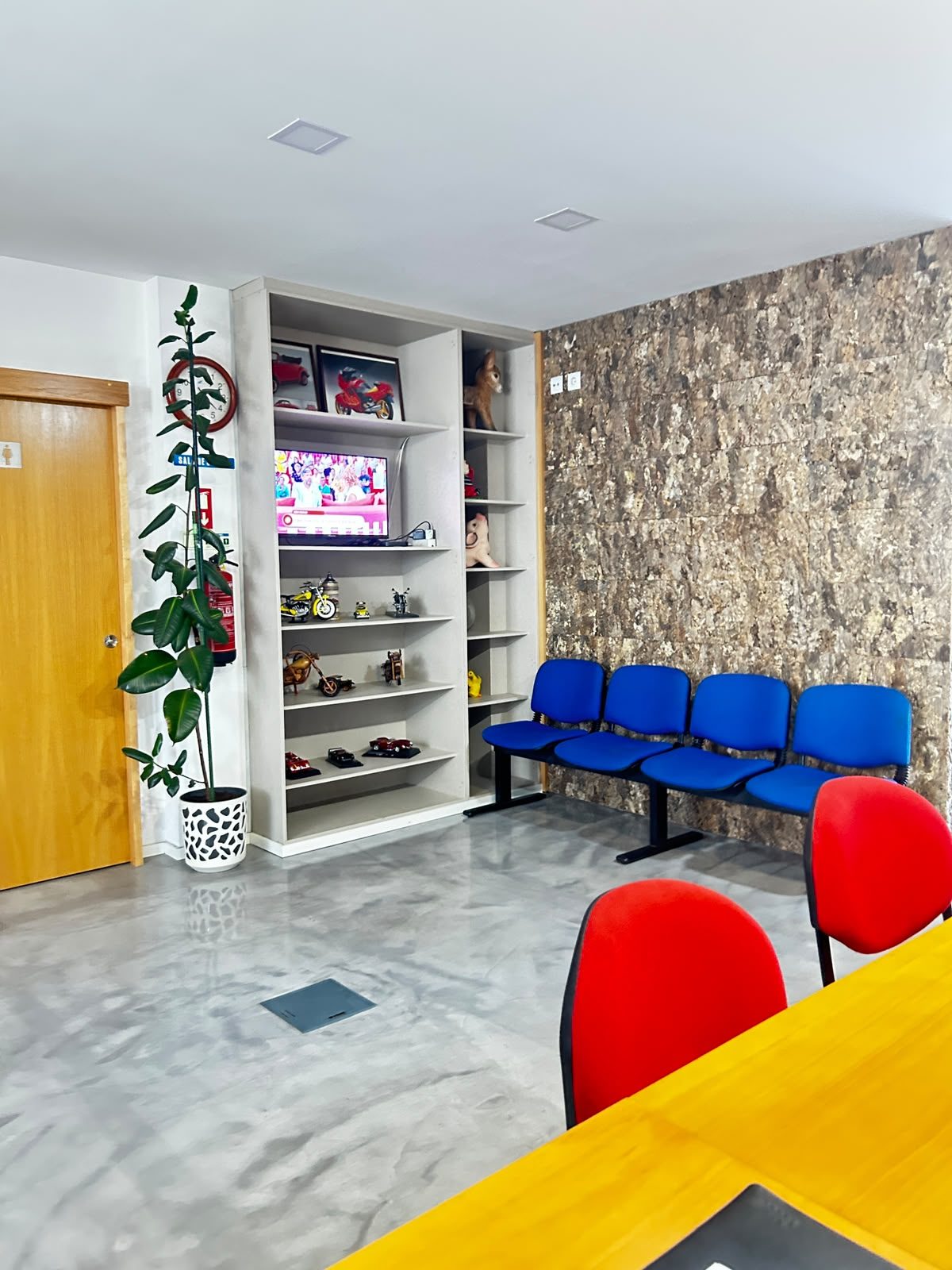 Sala de espera da Escola de Condução Tarouca